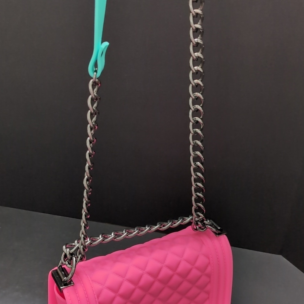 American Jewel Girls Pink Quilted Gummy Shoulder Bag with Chain Link Strap. - Picture 12 of 15